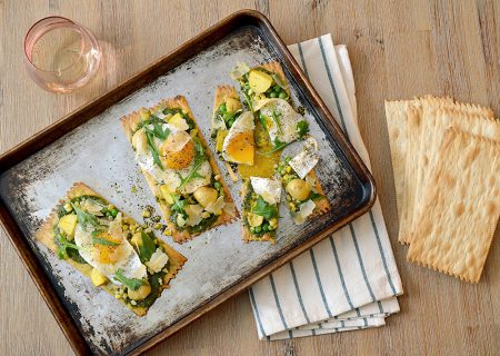 Asparagus And Fried Egg Flatbread with La Panzanella Croccantini crackers