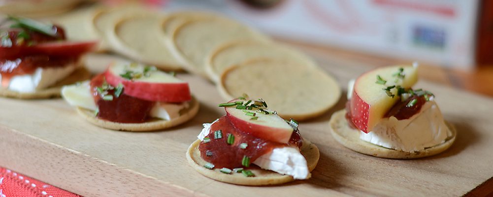 Apple, Jam And Brie Bites with La Panzanella Gluten Free Oat Thins
