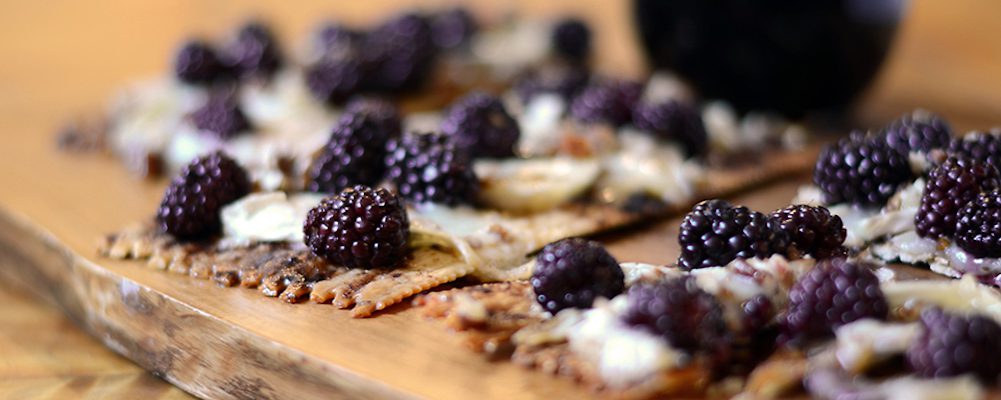 Blackberry Brie Pizza with La Panzanella Croccantini crackers