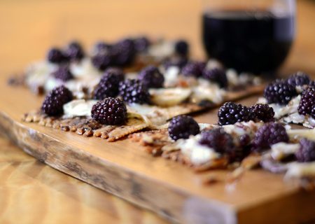 Blackberry Brie Pizza with La Panzanella Croccantini crackers