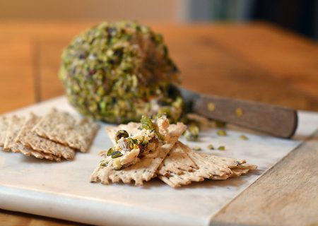 Cheddar Bacon Pistachio Cheeseball with La Panzanella Croccantini crackers