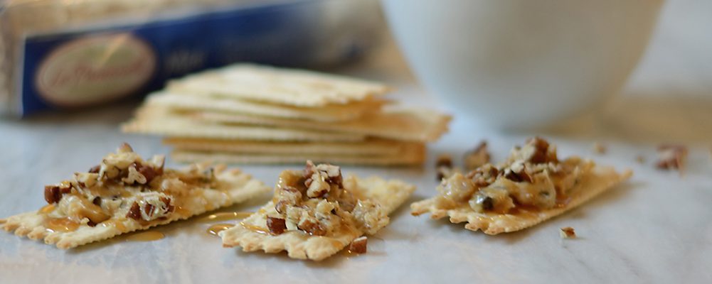 Pecan Caramel Cheesecake Dip with La Panzanella Croccantini crackers