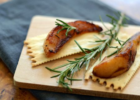 Caramelized Rosemary Pears with La Panzanella Croccantini crackers