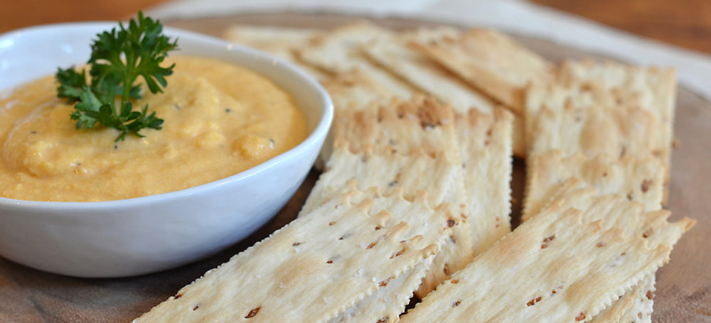 Cheesy Beer Dip with La Panzanella Croccantini crackers