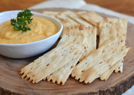 Cheesy Beer Dip with La Panzanella Croccantini crackers