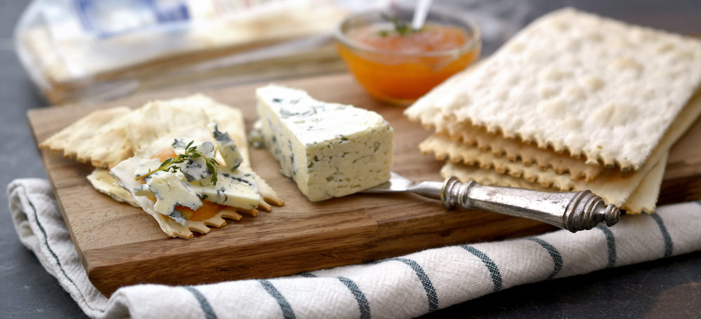 Original Croccantini on a cutting board with jam and cheese