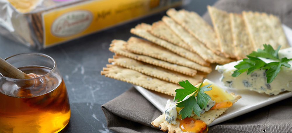 Crumbled Blue Cheese and Honey Drizzle on La Panzanella Croccantini crackers