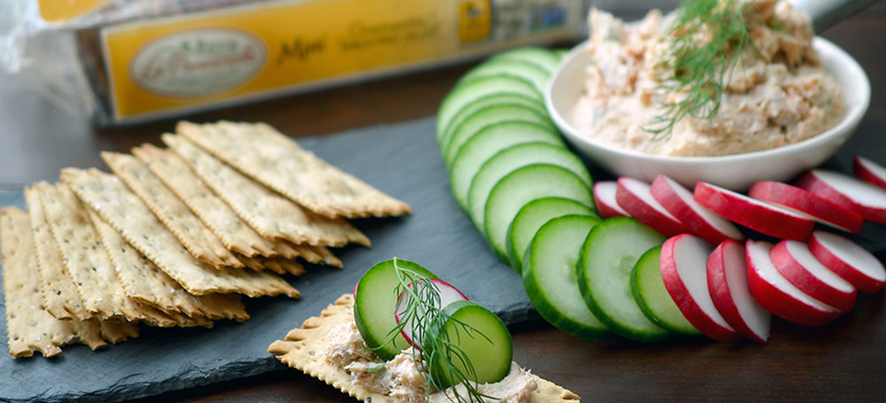 Salmon dip with La Panzanella Croccantini crackers