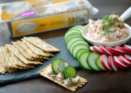 Salmon dip with La Panzanella Croccantini crackers